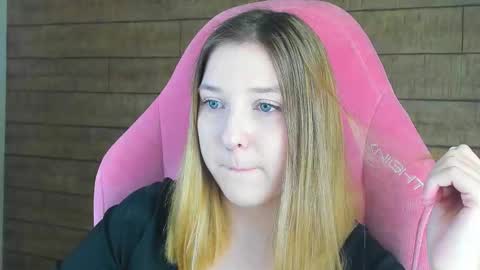 Snapshot of tinaburton chatting on 03/18/26, 04:10 TinaBurton online show from 03/18/26, 04:10