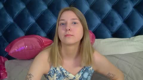 Snapshot of tinaburton chatting on 04/01/26, 04:26 TinaBurton online show from 04/01/26, 04:26