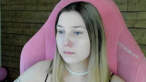 Snapshot of tinaburton chatting on 04/06/26, 04:41 TinaBurton online show from 04/06/26, 04:41