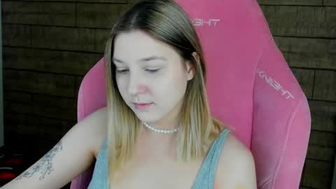 Snapshot of tinaburton chatting on 04/15/26, 04:14 TinaBurton online show from 04/15/26, 04:14