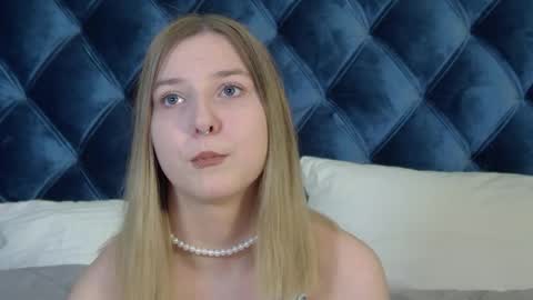 Snapshot of tinaburton chatting on 04/19/26, 03:55 TinaBurton online show from 04/19/26, 03:55