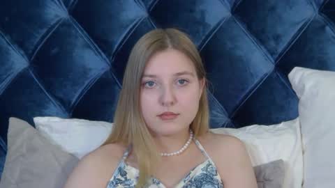 Snapshot of tinaburton chatting on 04/19/26, 06:10 TinaBurton online show from 04/19/26, 06:10