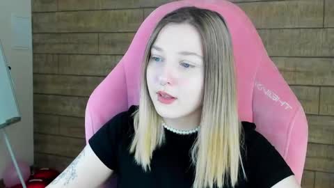 Snapshot of tinaburton chatting on 04/22/26, 04:30 TinaBurton online show from 04/22/26, 04:30