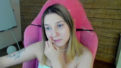 Snapshot of tinaburton chatting on 05/04/26, 05:42 TinaBurton online show from 05/04/26, 05:42