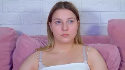 Snapshot of tinaburton chatting on 05/19/26, 01:56 TinaBurton online show from 05/19/26, 01:56