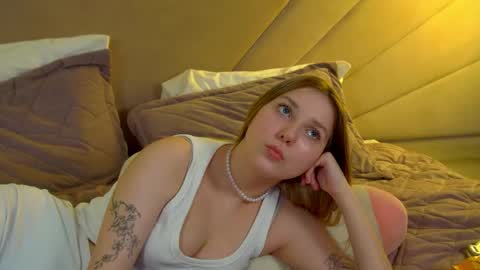 Snapshot of tinaburton chatting on 05/27/26, 01:57 TinaBurton online show from 05/27/26, 01:57