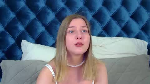 Snapshot of tinaburton chatting on 06/03/26, 04:45 TinaBurton online show from 06/03/26, 04:45