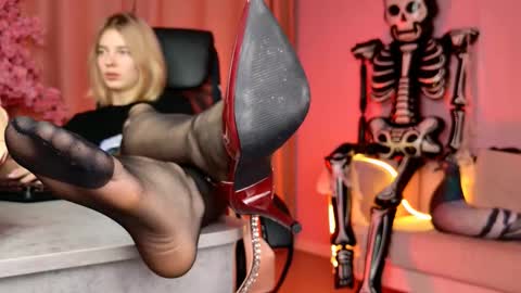 Tina Davil online show from 10/21/25, 10:49