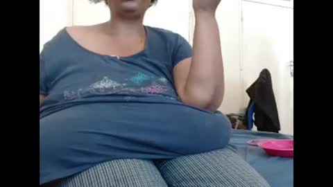 Snapshot of tinagiant chatting on 01/28/25, 02:42 tinagiant online show from 01/28/25, 02:42