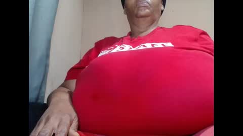 Snapshot of tinagiant chatting on 11/17/25, 01:06 tinagiant online show from 11/17/25, 01:06