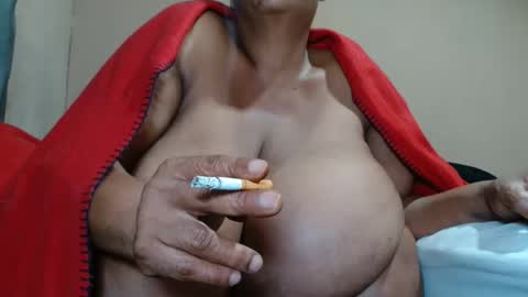 Snapshot of tinagiant chatting on 11/27/25, 08:55 tinagiant online show from 11/27/25, 08:55