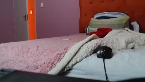 tinagiant online show from 06/10/26, 08:46