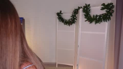 Snapshot of tinapie chatting on 12/04/25, 02:15 Tina online show from 12/04/25, 02:15