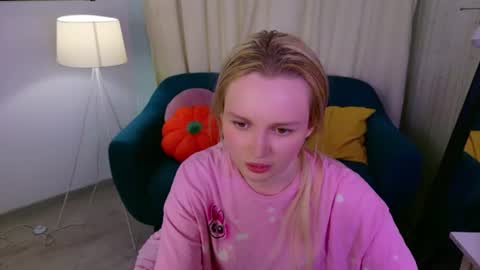 tinasiner online show from 06/16/26, 03:58