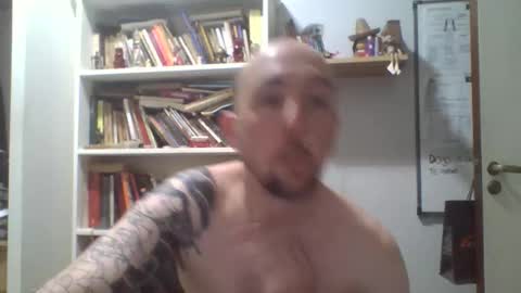 Snapshot of tinchox42 chatting on 09/18/25, 10:56 tinchox42 online show from 09/18/25, 10:56
