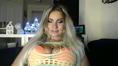 tinkerbell822 online show from 12/16/24, 04:16
