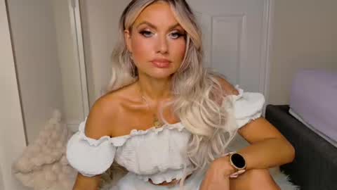 tinkerbell822 online show from 05/19/26, 07:26