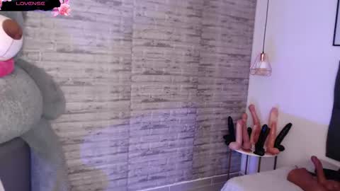 Snapshot of tinna__hottie chatting on 11/29/25, 12:08 Tinna Goddess online show from 11/29/25, 12:08