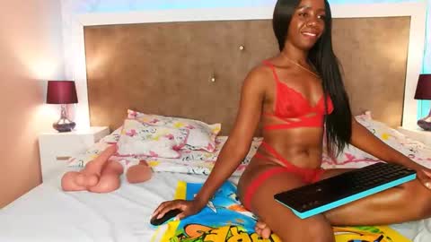 Snapshot of tinnataylor chatting on 11/19/25, 08:53 Tina online show from 11/19/25, 08:53