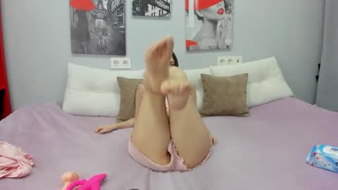 Snapshot of tiny__juju chatting on 11/08/25, 05:29 JuJu online show from 11/08/25, 05:29