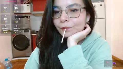 Tiny Caroline online show from 12/24/24, 04:33