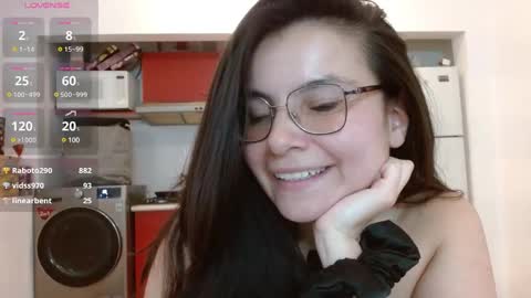 Tiny Caroline online show from 03/06/25, 04:41