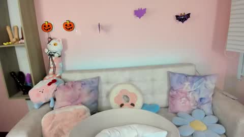 tiny_cora online show from 10/09/25, 04:27