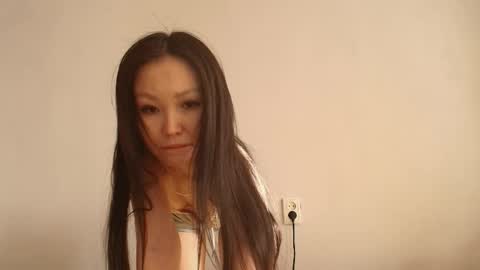 Snapshot of tiny_cute chatting on 05/01/26, 03:33 Lia online show from 05/01/26, 03:33