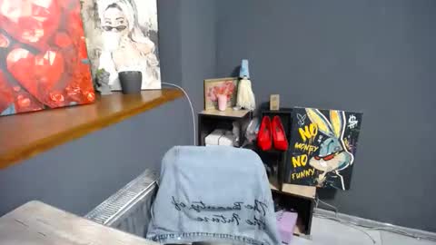 Gloria online show from 09/09/25, 06:35