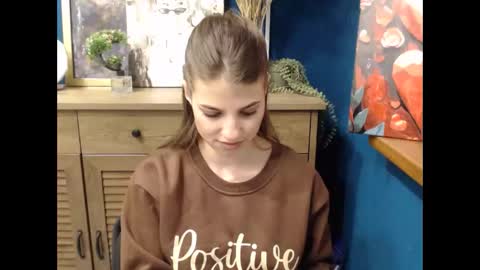 Snapshot of tiny_felicity chatting on 11/18/25, 07:24 Gloria online show from 11/18/25, 07:24