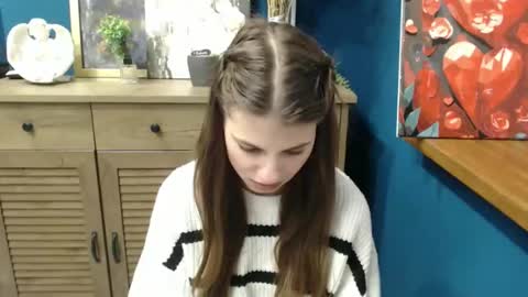 Snapshot of tiny_felicity chatting on 11/24/25, 08:03 Gloria online show from 11/24/25, 08:03