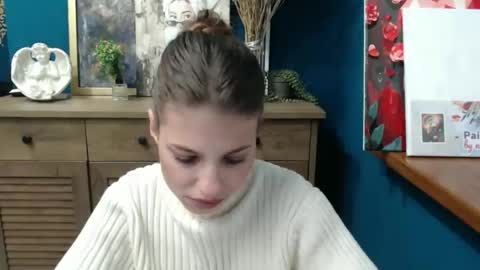 Snapshot of tiny_felicity chatting on 11/25/25, 07:41 Gloria online show from 11/25/25, 07:41