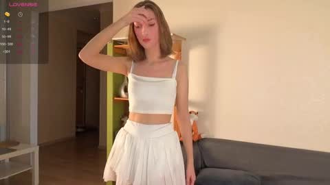 Snapshot of tiny_lilyy chatting on 09/21/25, 01:24 Lily online show from 09/21/25, 01:24