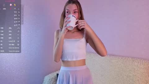 Snapshot of tiny_lilyy chatting on 10/06/25, 05:38 Lily online show from 10/06/25, 05:38