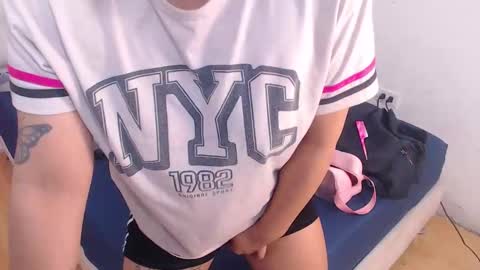tiny_whore18 online show from 10/23/25, 04:28