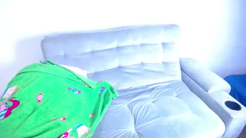 tiny_whore18 online show from 02/18/26, 07:04