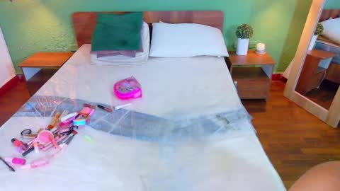 tiny_whore18 online show from 03/24/26, 04:34