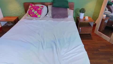 tiny_whore18 online show from 06/14/26, 07:10