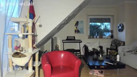 Tiny online show from 09/15/25, 06:08