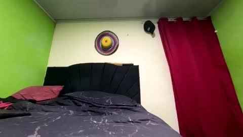 Snapshot of tinycockdeepass chatting on 12/16/25, 01:43 Jack online show from 12/16/25, 01:43