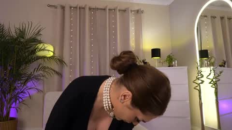 Snapshot of tinydoll_xo chatting on 04/27/26, 03:10 Anissa online show from 04/27/26, 03:10