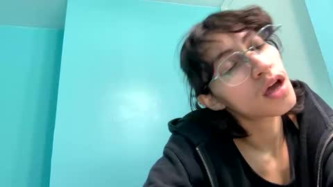 Snapshot of tinyhairycherry chatting on 10/21/25, 04:24 tinyhairycherry online show from 10/21/25, 04:24