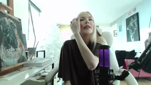 stage Kylie Sinner  brand CLITBAIT online show from 01/15/25, 02:24