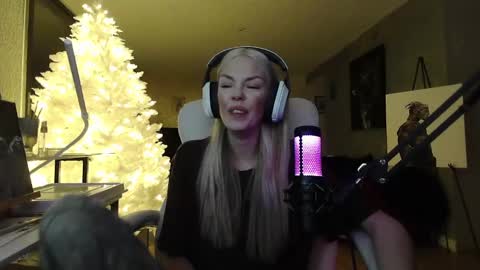 stage Kylie Sinner  brand CLITBAIT online show from 01/15/25, 11:30