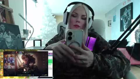 stage Kylie Sinner  brand CLITBAIT online show from 01/16/25, 04:28