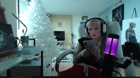 stage Kylie Sinner  brand CLITBAIT online show from 01/16/25, 07:31
