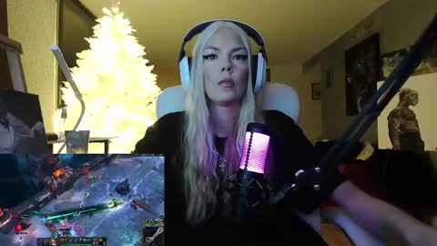 stage Kylie Sinner  brand CLITBAIT online show from 01/18/25, 06:45