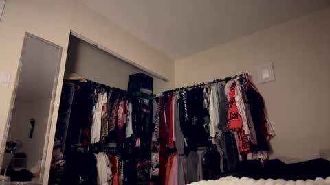 stage Kylie Sinner  brand CLITBAIT online show from 01/21/25, 03:59
