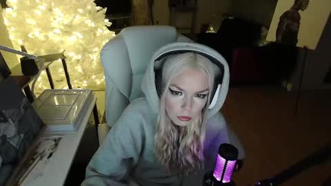 stage Kylie Sinner  brand CLITBAIT online show from 01/21/25, 10:30