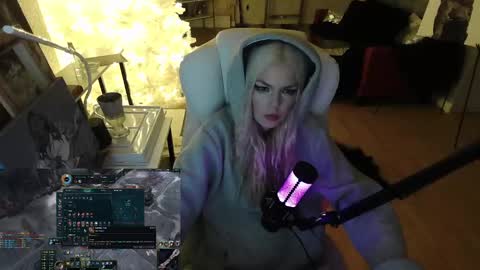 stage Kylie Sinner  brand CLITBAIT online show from 01/22/25, 04:34